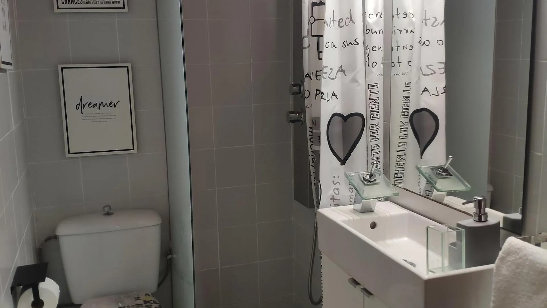 בית נופש מאלגה Luxury Jacuzzi Home & Terraces